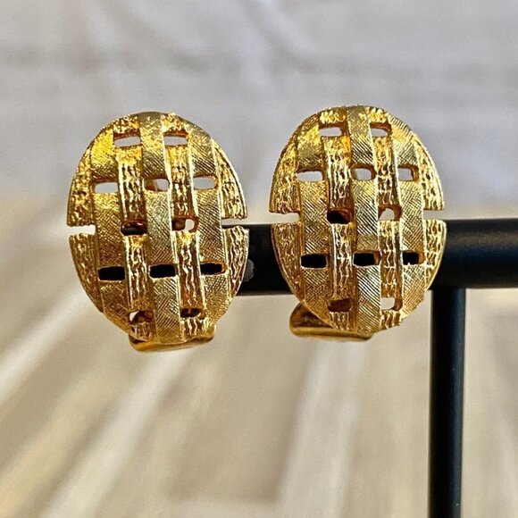 Coro Gold Woven Clip On Earrings - Picture 2 of 7